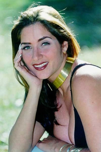 Actor Jeanette Flores