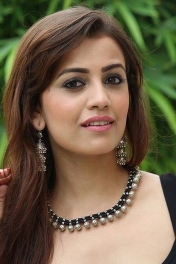 Actor Esha Kansara