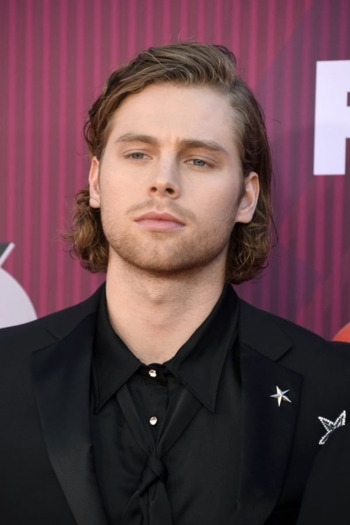 Actor Luke Hemmings