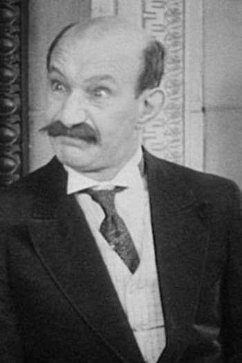 Actor James Finlayson