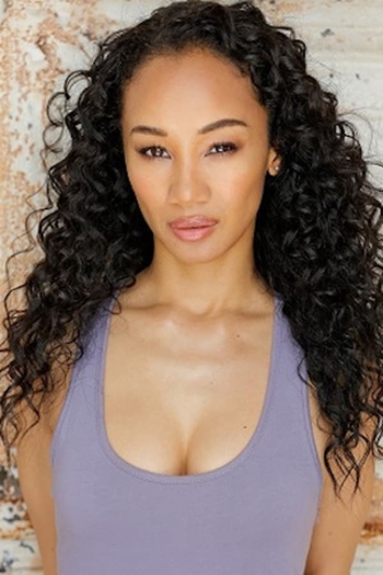 Actor Tiffany Lauren Bennicke