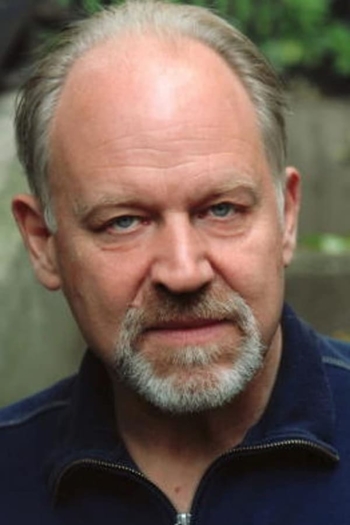 Actor Geoffrey Bateman