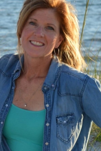 Actor Michelle Dobrozsi