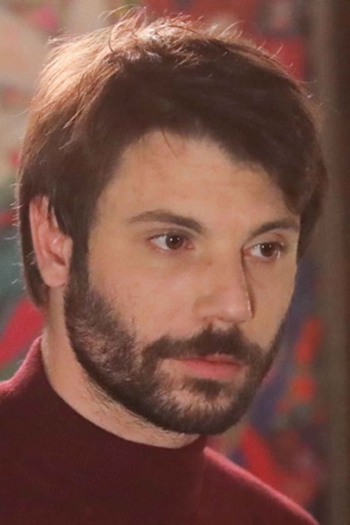 Actor Paris Skartsolias