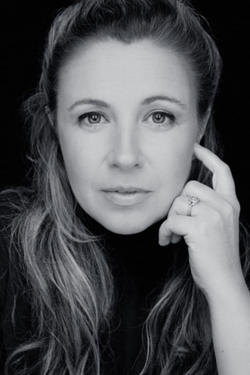 Actor Jessica Barker