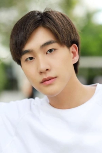 Actor Bank Theewara Panyatara