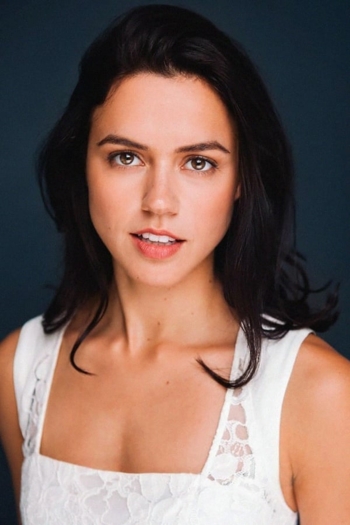 Actor Nina Kiri
