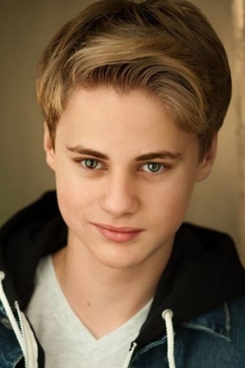 Actor Mitchell Kummen