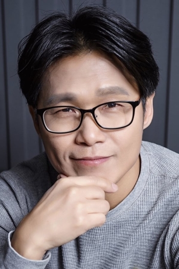 Film director Yi Seung-jun