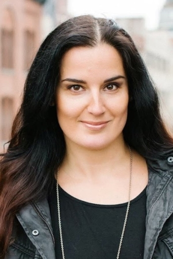 Actor Tanis Parenteau