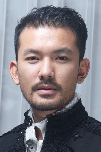 Actor Rio Dewanto