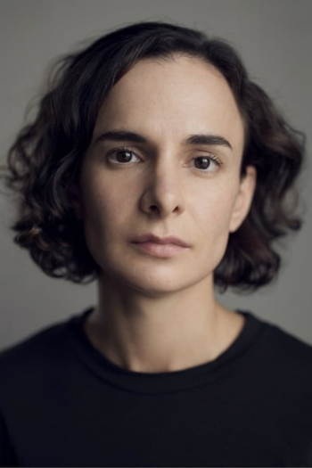 Actor Simona Bitmate