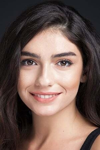 Actor Hazar Ergüçlü