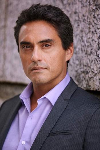 Actor Darrell Dennis