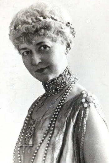Actor Helen Lowell