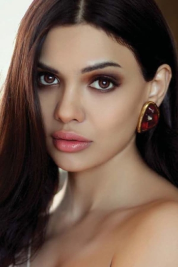 Actor Sara Loren