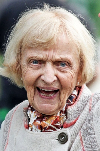 Actor Ellen Albertini Dow