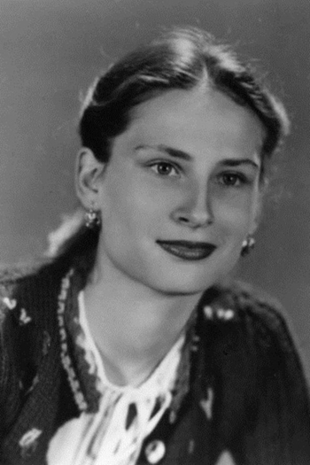 Actor Carmen Scarpitta