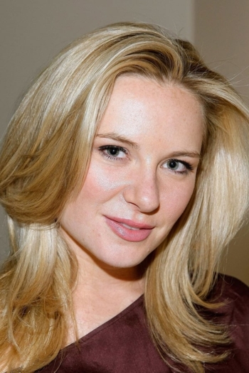 Actor Lee-Anne Summers