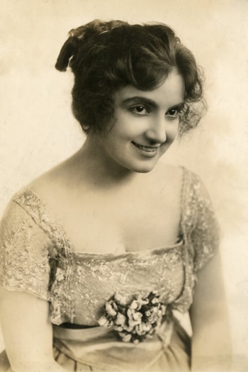 Actor Clara Williams