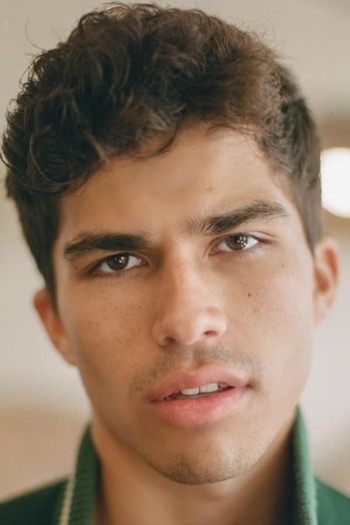 Actor Alex Aiono