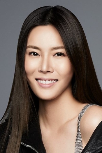 Actor Carrie Wong