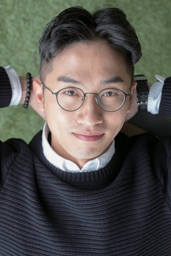 Film director Shin Joon