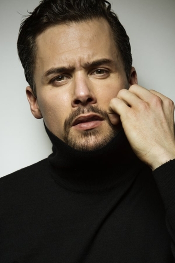 Actor Roger Berruezo