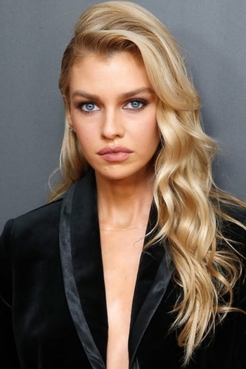 Actor Stella Maxwell