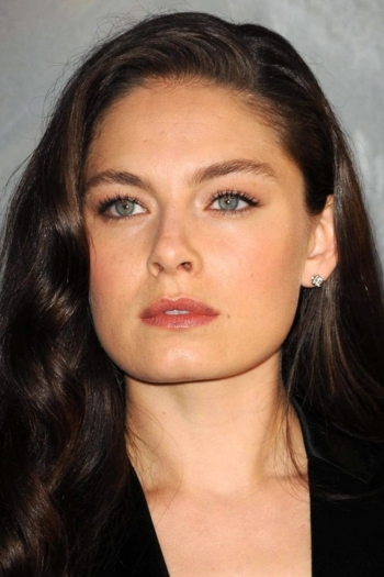 Actor Alexa Davalos