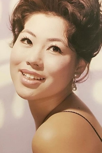 Actor Yoshie Mizutani