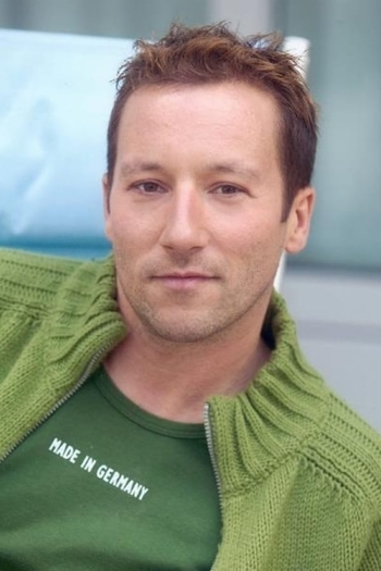 Actor Oliver Broumis