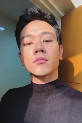 Actor Theerachai Wimolchaireuk