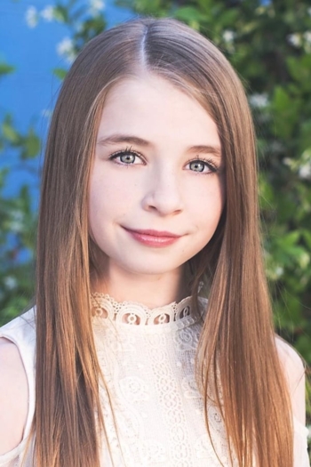 Actor Savannah Kristich