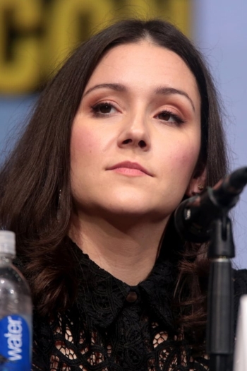 Actor Shannon Woodward