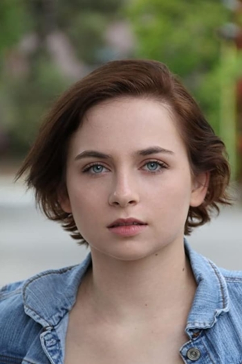 Actor Sadie Eve
