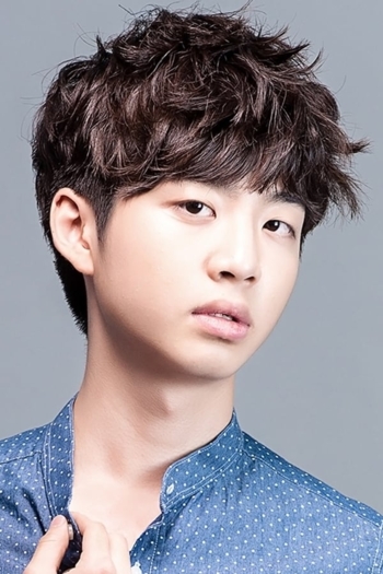 Actor Shin Dong-woo