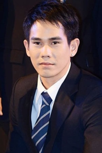 Actor Arnuttaphol Sirichomsaeng