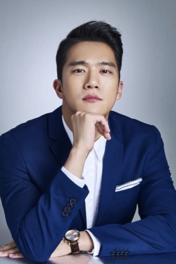 Actor Ha Seok-jin