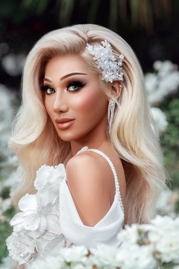 Actor Plastique Tiara