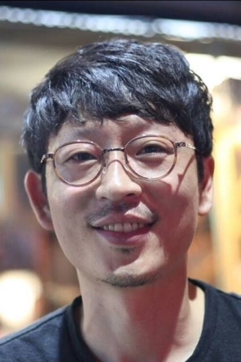 Actor Shin Dong-ryuk