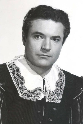 Actor Whitfield Connor