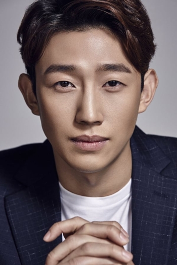 Actor Kang Ki-young