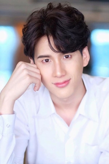 Actor Pee Peerawich Ploynumpol