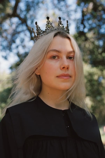 Actor Phoebe Bridgers