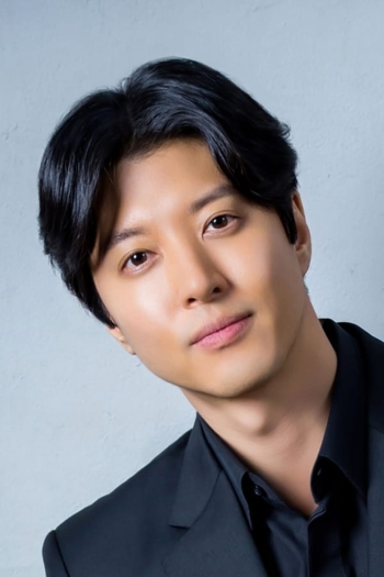 Actor Lee Dong-gun