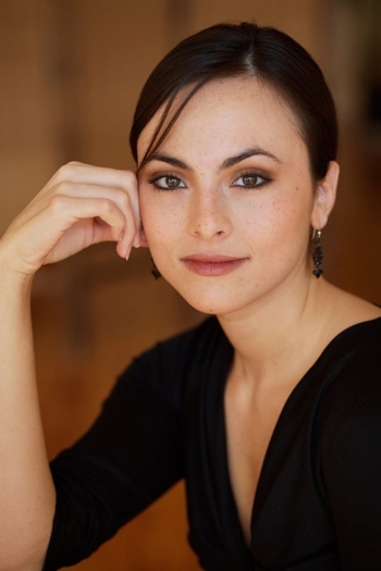 Actor Isabel Leonard