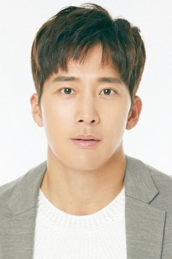 Actor Lee Wan
