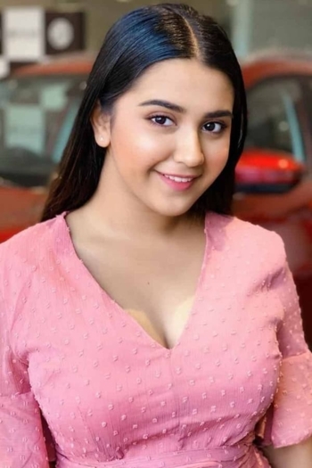 Actor Roshni Walia