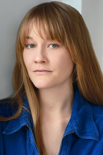 Actor Emily Davis